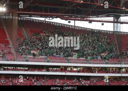 Lissabon, Portugal. 06. September 2022. Maccabi Haifa-Fans beim UEFA Champions League-Spiel der Gruppe H zwischen SL Benfica und Maccabi Haifa am 06. September in Lissabon, Portugal, 2023 (Foto: Valter Gouveia/Sports Press Photo/C - EINE STUNDE DEADLINE - NUR FTP AKTIVIEREN, WENN BILDER WENIGER ALS EINE STUNDE ALT sind - Alamy) Credit: SPP Sport Press Photo. /Alamy Live News Stockfoto