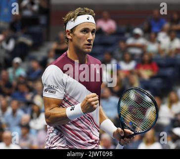 New York, Gbr. 06. September 2022. New York Flushing Meadows US Open Day 9 06/09/2022 Casper Ruud (NOR) Mens Singles Viertelfinale Credit: Roger Parker/Alamy Live News Stockfoto