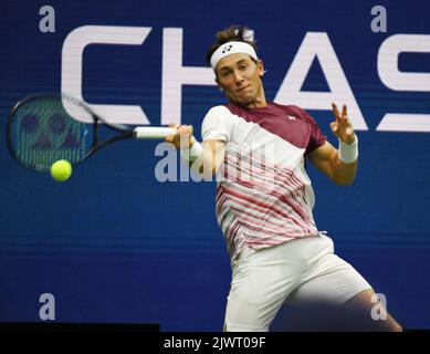 New York, Gbr. 06. September 2022. New York Flushing Meadows US Open Day 9 06/09/2022 Casper Ruud (NOR) Mens Singles Viertelfinale Credit: Roger Parker/Alamy Live News Stockfoto