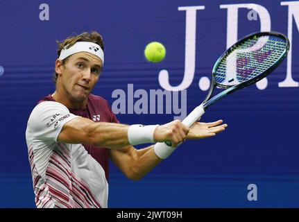 New York, Gbr. 06. September 2022. New York Flushing Meadows US Open Day 9 06/09/2022 Casper Ruud (NOR) Mens Singles Viertelfinale Credit: Roger Parker/Alamy Live News Stockfoto