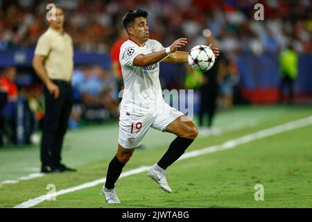 Sevilla, Spanien. 06. September 2022. Marcos Acuna vom FC Sevilla während des UEFA Champions League Group G-Spiels zwischen dem FC Sevilla und Manchester City spielte am 6. September 2022 im Sanchez Pizjuan Stadum in Sevilla, Spanien. (Foto von Antonio Pozo/PRESSIN) Quelle: PRESSINPHOTO SPORTS AGENCY/Alamy Live News Stockfoto