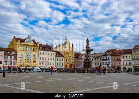 CESKE BUDEJOVICE, TSCHECHIEN - 2. SEPTEMBER 2022: Hauptplatz der größten Stadt in Südböhmen. Stockfoto