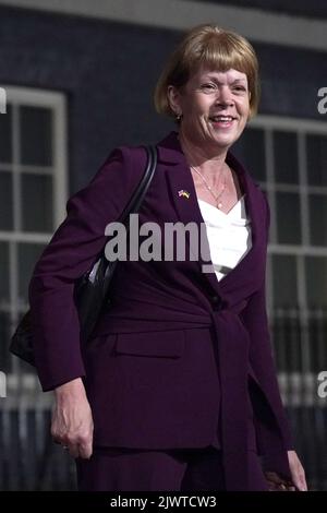 Die neu eingesetzte Chefschreck Wendy Morton verließ die Downing Street, London, nach einem Treffen mit der neuen Premierministerin Liz Truss. Bilddatum: Dienstag, 6. September 2022. Stockfoto