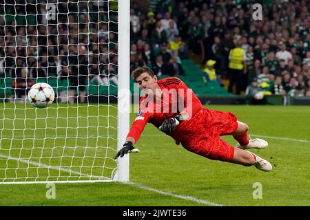 Thibaut Courtois von Real Madrid während des UEFA Champions League-Spiels der Gruppe F im Celtic Park, Glasgow, in Aktion. Bilddatum: Dienstag, 6. September 2022. Stockfoto