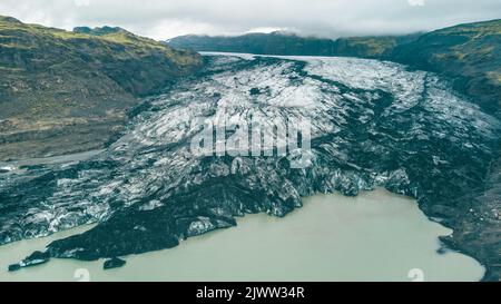 Isländischer Gletscher im Sommer Stockfoto