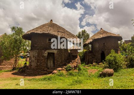 LALIBELA, ÄTHIOPIEN - 29. MÄRZ 2019: Traditionelle Rundhäuser in Lalibela, Äthiopien Stockfoto