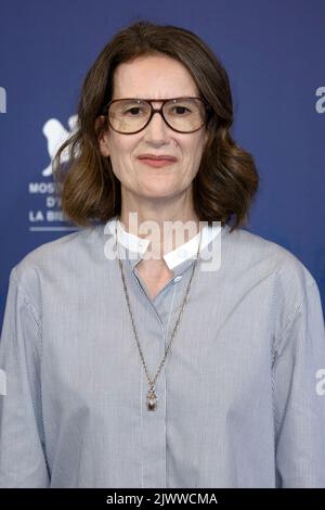 Joanna Hogg posiert am 06. September 2022 bei der Fotoaufnahme von „The Eternal Daughter“ während des Internationalen Filmfestivals von Venedig 79. im Palazzo del Casino auf dem Lido in Venedig, Italien. Stockfoto