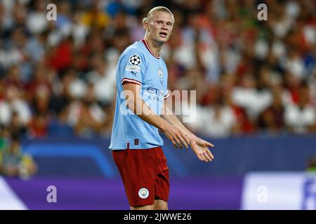 Sevilla, Spanien. 06. September 2022. Erling Haaland aus Manchester City während des UEFA Champions League Group G-Spiels zwischen dem FC Sevilla und Manchester City spielte am 6. September 2022 im Sanchez Pizjuan Stadum in Sevilla, Spanien. (Foto von Antonio Pozo/PRESSIN) Quelle: PRESSINPHOTO SPORTS AGENCY/Alamy Live News Stockfoto