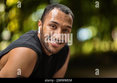 Nahaufnahme Porträt von schönen schwarzen Sportler Training im Freien Stockfoto
