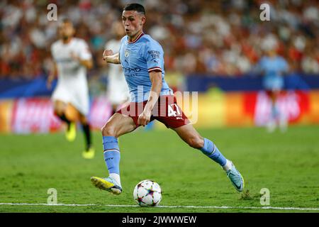 Sevilla, Spanien. 06. September 2022. Phil Foden von Manchester City während des UEFA Champions League Group G-Spiels zwischen dem FC Sevilla und Manchester City spielte am 6. September 2022 im Sanchez Pizjuan Stadum in Sevilla, Spanien. (Foto von Antonio Pozo/PRESSIN) Quelle: PRESSINPHOTO SPORTS AGENCY/Alamy Live News Stockfoto