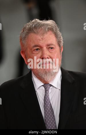 Venedig, Italien. 06. September 2022. Walter Hill nimmt am 06. September 79. 2022 in Venedig, Italien, am „Death for A Dollar Red Carpet“ des Internationalen Filmfestivals in Venedig Teil. Quelle: SIPA USA/Alamy Live News Stockfoto