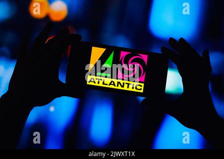 Brasilien. 06. September 2022. In dieser Abbildung wird das Atlantic Records-Logo auf einem Smartphone-Bildschirm angezeigt. (Foto von Rafael Henrique/SOPA Images/Sipa USA) Quelle: SIPA USA/Alamy Live News Stockfoto