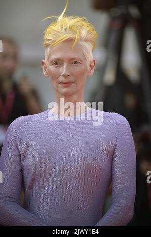 Venedig, Italien. 06. September 2022. Tilda Swinton nimmt am 06. September 79. 2022 in Venedig, Italien, an dem roten Teppich der „Ewigen Tochter“ Teil. Kredit: UPI/Alamy Live Nachrichten Stockfoto