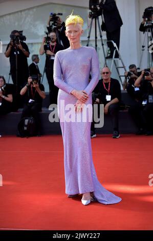 Venedig, Italien. 06. September 2022. Tilda Swinton nimmt am 06. September 79. 2022 in Venedig, Italien, an dem roten Teppich der „Ewigen Tochter“ Teil. Kredit: UPI/Alamy Live Nachrichten Stockfoto