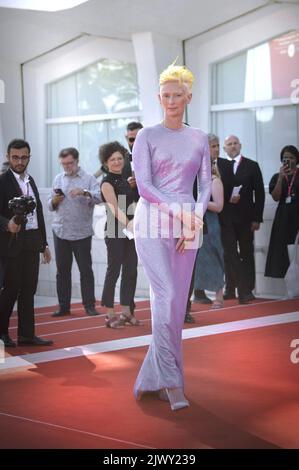Venedig, Italien. 06. September 2022. Tilda Swinton nimmt am 06. September 79. 2022 in Venedig, Italien, an dem roten Teppich der „Ewigen Tochter“ Teil. Kredit: UPI/Alamy Live Nachrichten Stockfoto
