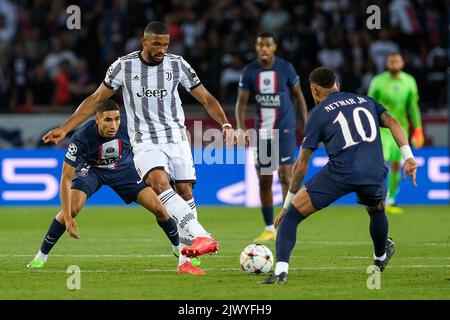 Paris, Frankreich. 06. September 2022. Gleison Bremer von Juventus FC und Neymar da Silva Santos Junior von PSG während des Champions League-Fußballspiels der Gruppe H zwischen Paris Saint Germain und Juventus FC im Stadion Parc des Princes in Paris (Frankreich), 6.. September 2022. Foto Federico Tardito/Insidefoto Kredit: Insidefoto di andrea staccioli/Alamy Live News Stockfoto