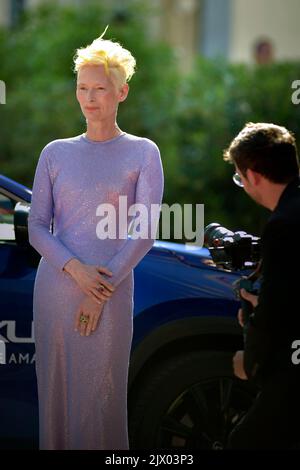 Venedig, Italien. 06. September 2022. VENEDIG, ITALIEN - 06 2022. SEPTEMBER: Tilda Swinton nimmt am 06. September 79. in Venedig, Italien, am roten Teppich der „Ewigen Tochter“ Teil. Kredit: dpa/Alamy Live Nachrichten Stockfoto
