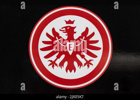 DEUTSCHLAND - WETZLAR 08. JULI 2022: Wappenstadt Frankfurt am Main Eintracht. Deutschland Stockfoto