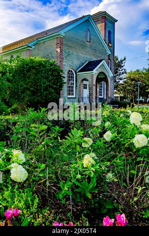 Die Annahmehalle, die alte Stätte der Christkönigskirche, ist abgebildet, am 4. September 2022 in Daphne, Alabama. Stockfoto