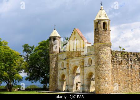 Das berühmte ehemalige Kloster von Santiago Apóstol, Cuilapan de Guerrero, Bundesstaat Oaxaca, Mexiko Stockfoto