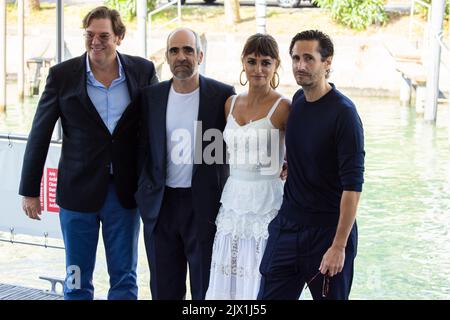 Lido Di Venezia, Italien. 06. September 2022. Penelope Cruz kommt am 6. September 2022 für den Film 'en Los Margenes' (On the Fringe), der beim Orizzonti-Wettbewerb im Rahmen des Internationalen Filmfestivals von Venedig 79. im Lido di Venezia in Venedig, Italien, vorgestellt wurde, zur Fotocall. © Foto: Cinzia Camela. Kredit: Unabhängige Fotoagentur/Alamy Live Nachrichten Stockfoto