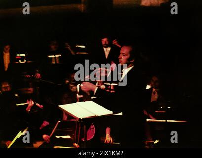 Νicolaus Harnoncourt dirigiert die Oper Zürich. Jean-Pierre Ponnelle, Regisseur. Mozart: Idomeneo. Herodes Atticus Theater, Athen, 14/9/1984 Stockfoto