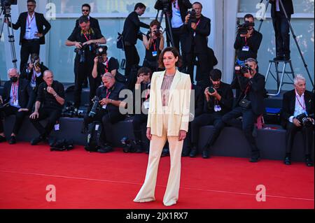 Die britische Schauspielerin Phoebe Waller-Bridge nimmt am 05. September 20 am roten Teppich der „Banshees of Inisherin“ bei den Internationalen Filmfestspielen von Venedig 79. Teil Stockfoto