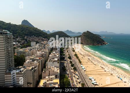 Rio de Janeiro, Brasilien. Leme Beach, am 03. September 2022 neben dem CoCoCoCoa Beach. Stockfoto