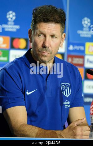 Madrid, Spanien. 06. September 2022. Diego Pablo Simeone, Cheftrainer von Atletico de Madrid, nimmt an der Pressekonferenz vor der UEFA Champions League, Gruppe B, im Civitas Metropolitano in Madrid Teil. Kredit: SOPA Images Limited/Alamy Live Nachrichten Stockfoto