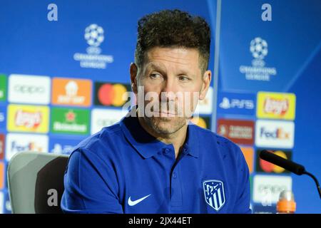 Madrid, Spanien. 06. September 2022. Diego Pablo Simeone, Cheftrainer von Atletico de Madrid, nimmt an der Pressekonferenz vor der UEFA Champions League, Gruppe B, im Civitas Metropolitano in Madrid Teil. Kredit: SOPA Images Limited/Alamy Live Nachrichten Stockfoto