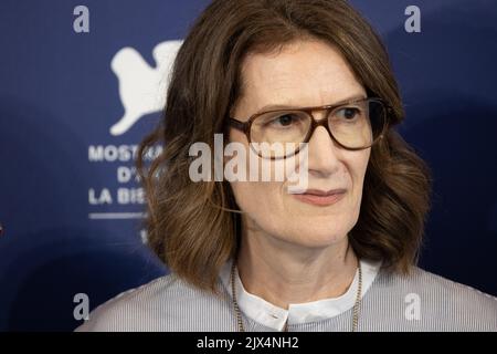 Lido Di Venezia, Italien. 06. September 2022. Die Regisseurin Joanna Hogg nimmt am 06. September 2022 in Venedig, Italien, an der Fotoschau für „die ewige Tochter“ des Internationalen Filmfestivals 79. in Venedig Teil. © Foto: Cinzia Camela. Kredit: Unabhängige Fotoagentur/Alamy Live Nachrichten Stockfoto