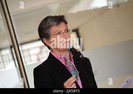 Bogota, Kolumbien. 06. September 2022. Die Bürgermeisterin von Bogota, Claudia Lopez, spricht mit den Medien nach einem sicherheitsrat im Bürgermeistergebäude von Bogota, aufgrund der Zunahme von Leichen, die in der Stadt Bogota, Kolumbien, gefunden wurden. 5. September 2022. Foto: Martin Galindo/Long Visual Press Kredit: Long Visual Press/Alamy Live News Stockfoto