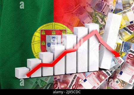 Wirtschaftsdiagramm – Abwärtspfeil, Euro-Bargeldscheine und Portugal-Flagge (Geld, Wirtschaft, Unternehmen, Finanzen, Krise) Stockfoto