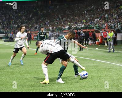 Sao Paulo, Sao Paulo, Brasilien. 6. September 2022. Libertadores Soccer Cup - Halbfinale: Palmeiras gegen Athletico Paranaense. 6. September 2022, Sao Paulo, Brasilien: Fußballspiel zwischen Palmeiras und Athletico Paranaense, gültig für das Halbfinale des Libertadores Soccer Cup, das am Dienstag (6) im Allianz Parque Stadion in Sao Paulo stattfand. Das Spiel endete mit einem Gleichstand von 2-2. Athletico Paranaense erreichte das Finale des Gesamtwettbewerbs (3-2), als sie das erste Spiel mit 1:0 gewonnen hatten. Bild: Leco Viana/Thenews2 (Bild: © Leco Viana/TheNEWS2 via ZUMA Press Wire) Stockfoto