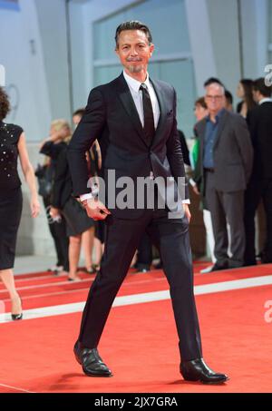 Venedig, Italien. 06. September 2022. VENEDIG, ITALIEN. 6. September 2022: Benjamin Bratt bei Dead für eine Dollar-Premiere auf den Internationalen Filmfestspielen von Venedig 79.. Picture: Kristina Afanasyeva/Featureflash Credit: Paul Smith/Alamy Live News Stockfoto