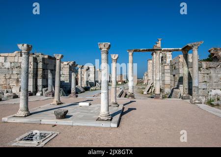 Das Grab des heiligen Johannes befindet sich in den Ruinen der Basilika des heiligen Johannes in Selcuk in der Türkei. Stockfoto