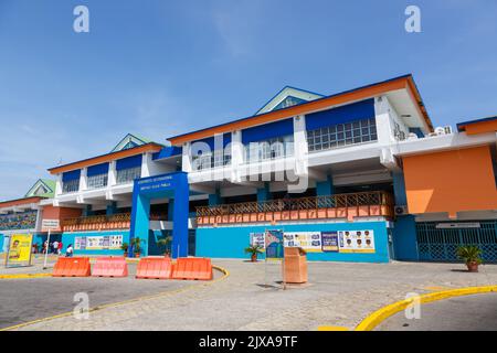 San Andres, Kolumbien - 8. April 2022: Terminal des Flughafens San Andres (ADZ) in Kolumbien. Stockfoto