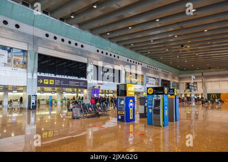 Barcelona, Spanien - 4. April 2022: Terminal 2 des spanischen Flughafens Bacelona. Stockfoto