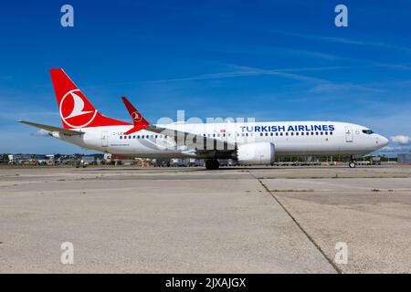 Stuttgart, 9. Juli 2022: Turkish Airlines Boeing 737 MAX 8 am Flughafen Stuttgart (STR) in Deutschland. Stockfoto