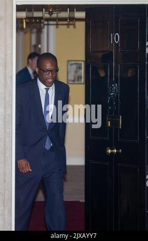 London, England, Großbritannien. 6. September 2022. Schatzkanzler KWASI KWARTENG wird vor der Downing Street 10 gesehen, als Liz Truss eine neue Regierung bildet. (Bild: © Tayfun Salci/ZUMA Press Wire) Stockfoto