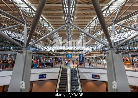 Hamburg, 14. August 2022: Terminal 2 des Hamburger Flughafens (HAM) in Deutschland. Stockfoto