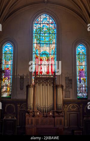 Orgel in der Kirche Saint-Gervais, eine gotische Kirche auf einem antiken Gotteshaus, die 1494 begonnen wurde und die Heimat der berühmten französischen Musikerdynastie Couperin famii ist Stockfoto