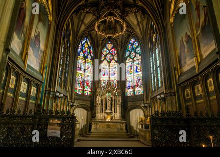 Altar, Kirche Saint-Gervais, eine gotische Kirche auf antikem Gotteshaus, die 1494 begonnen wurde und die Heimat der berühmten französischen Musikdynastie, der Couperin-Familie, Pa Stockfoto