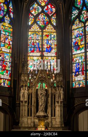 Altar, Kirche Saint-Gervais, eine gotische Kirche auf antikem Gotteshaus, die 1494 begonnen wurde und die Heimat der berühmten französischen Musikdynastie, der Couperin-Familie, Pa Stockfoto