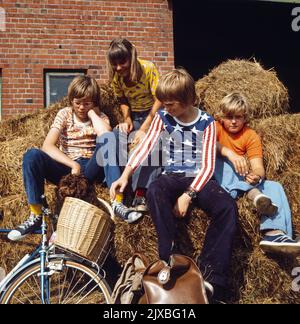 Konny und seine drei Freunde, Fernsehserie, Deutschland 1974 - 1974, Darsteller: Thies Lüders, Dieter Meyer, Peer Kock, Angelika Braut Stockfoto