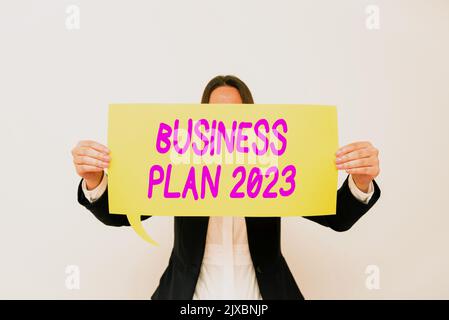 Konzeptunterschrift Businessplan 2023Challenging Geschäftsideen und Ziele für das neue Jahr. Unternehmensübersicht herausfordernde Geschäftsideen und -Ziele für Neues Stockfoto