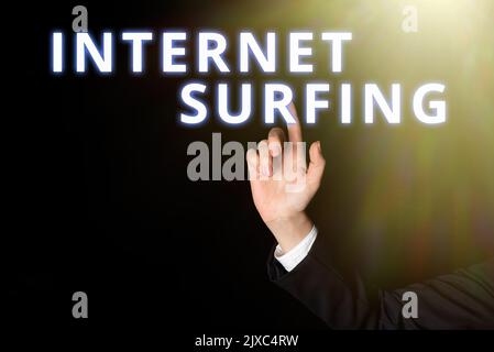 Sign Display Internet Surfingerbrowsing Hundert Websites mit einem installierten Browser. Internet-Konzept Surfen Hunderte von Websites mit einer Stockfoto