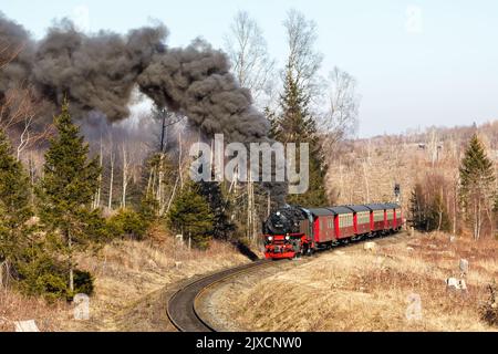 Brockenbahn Dampfzug Lokomotive Bahnstrecke Abfahrt drei Annen Hohne in Deutschland Stockfoto