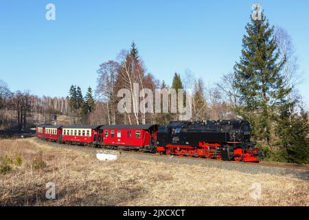 Brockenbahn Dampfzug Lokomotive Bahnstrecke Abfahrt drei Annen Hohne in Deutschland Stockfoto