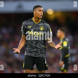 31 Aug 2022 - Arsenal gegen Aston Villa - Premier League - Emirates Stadium Ezri Konsa von der Aston Villa während des Spiels im Emirates Stadium. Picture : Mark Pain / Alamy Stockfoto